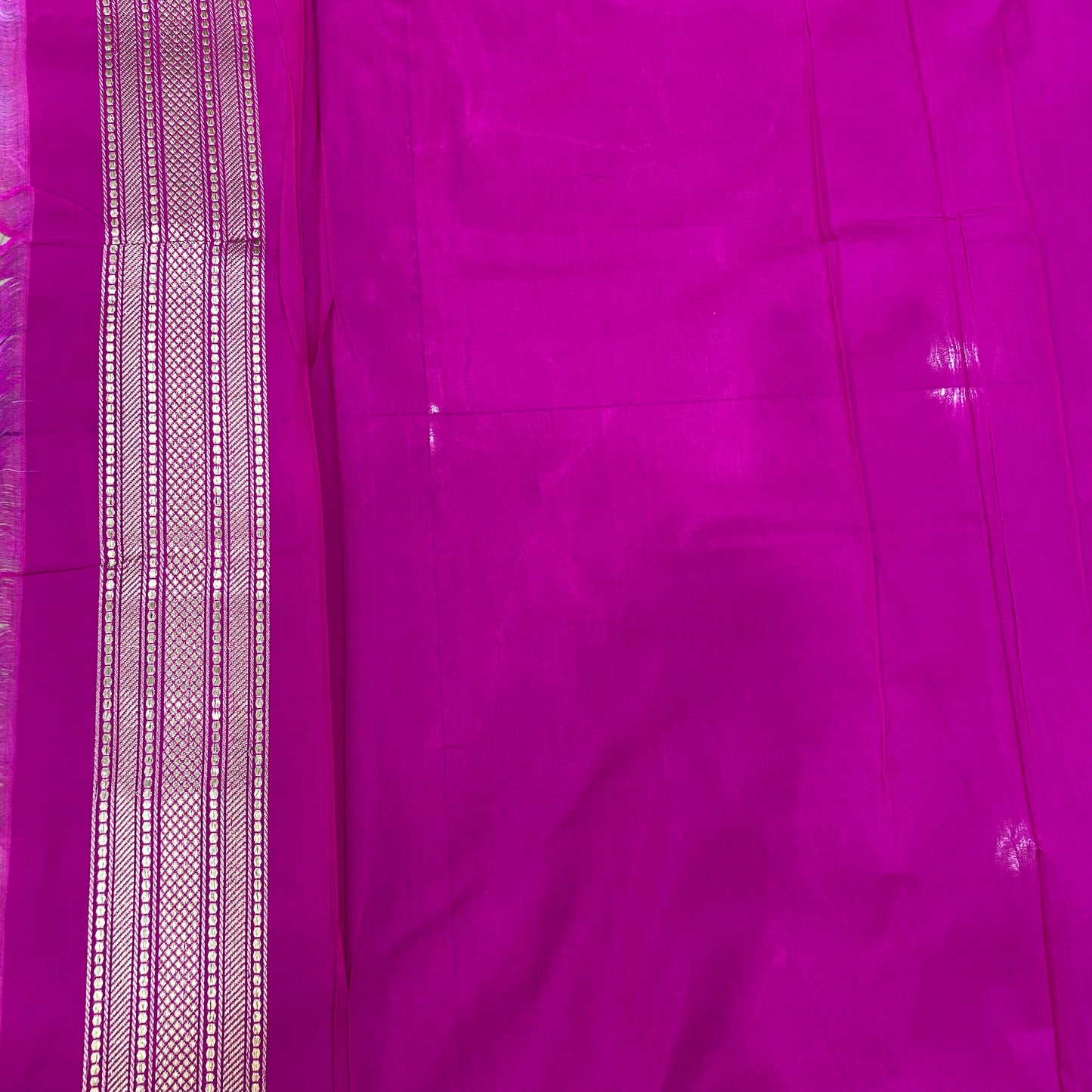 Emerald Majesty — Green Pure Silk Banarasi Saree with Contrast Pink Border & Kadhua Minakari Motifs by Shades Of Banaras - banarasi - banarasi saree shop - banarasi saree manufacturers - banarasi saree wholesale - banaraasi sarees