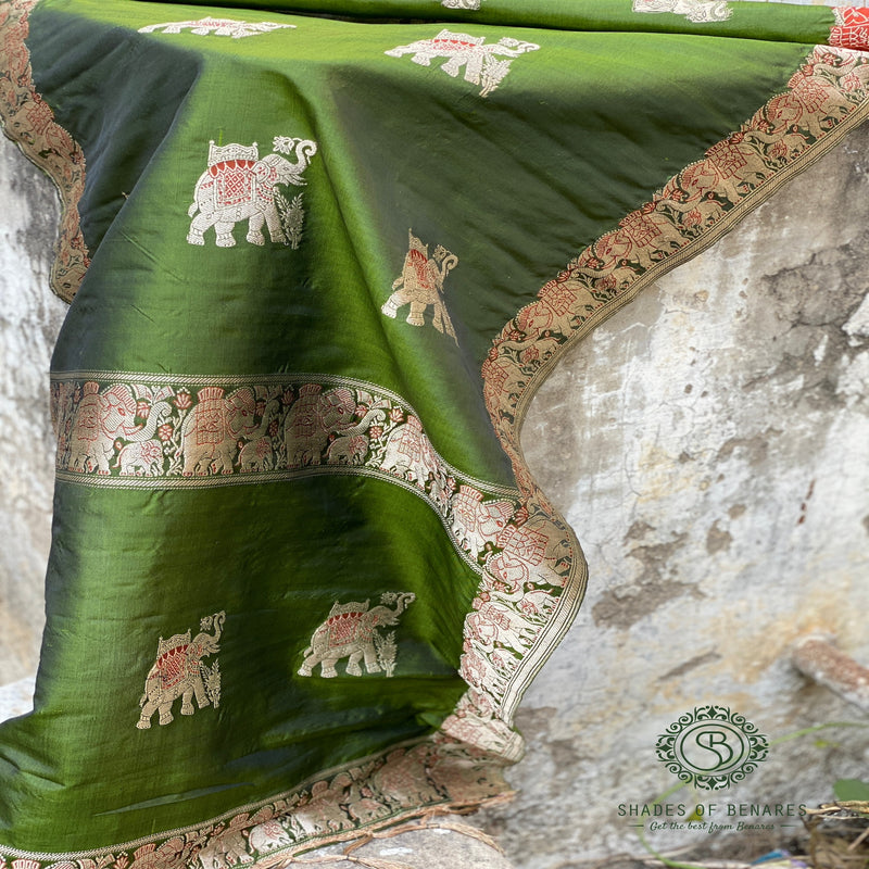 Luxurious mehendi green Banarasi handloom kadhwa silk scarf with intricate detailing. Elevate your style with this timeless accessory.