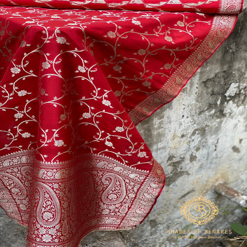 Majestic maroon Banarasi handloom kadhwa silk scarf with intricate work. Timeless beauty and sophistication. Shop now for opulence and charm!