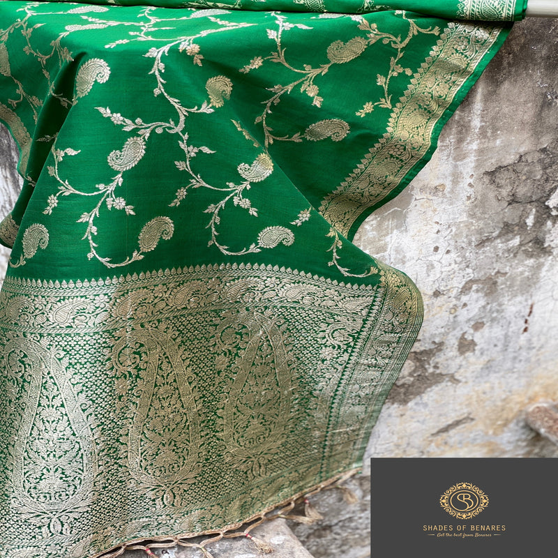 Elegant green Banarasi handloom kadhwa silk scarf. Intricate kadhwa work. Timeless elegance and style. Shop now for a pop of color and refinement!