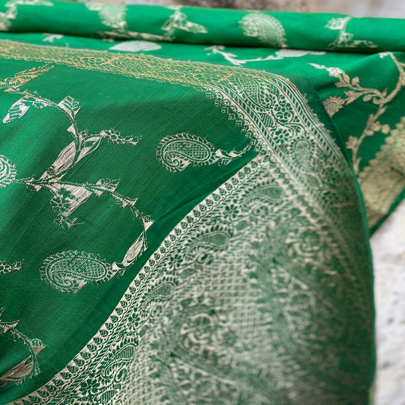 Elegant green Banarasi handloom kadhwa silk scarf. Intricate weaving showcases timeless elegance, adding sophistication to your wardrobe. Shop now for refined style!