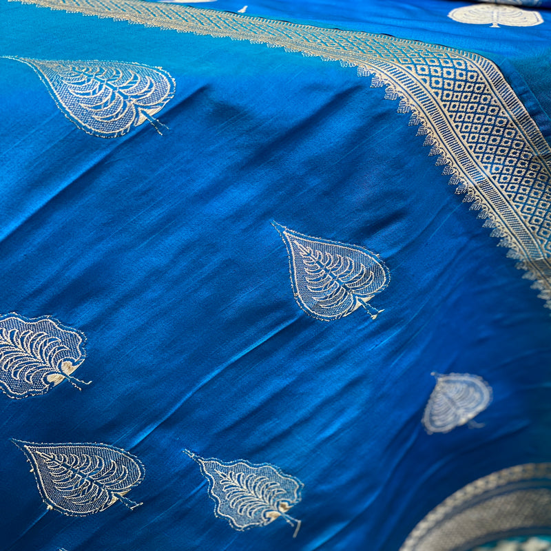  Luxurious blue Banarasi handloom kadhwa silk scarf with intricate detailing. Timeless elegance!