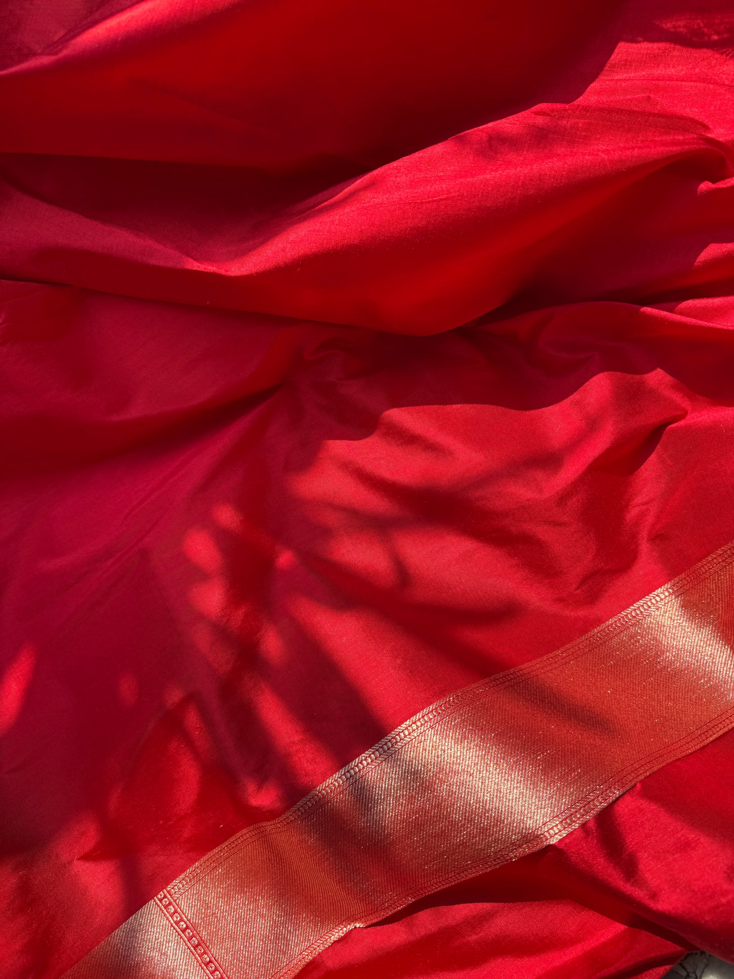 Red Pure Katan Silk Handloom Banarasi Saree with Shikargah Weave & Bird Motifs by Shades Of Benares - banarasi - banarasi saree shop - banarasi saree manufacturers - banarasi saree wholesale - banaraasi sarees