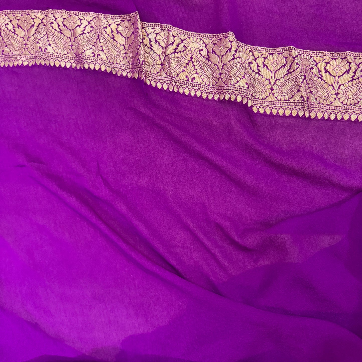 Magenta Dorato Couture Pure Khaddi Georgette Banarasi Saree – pallu detail view – Shades of Banaras