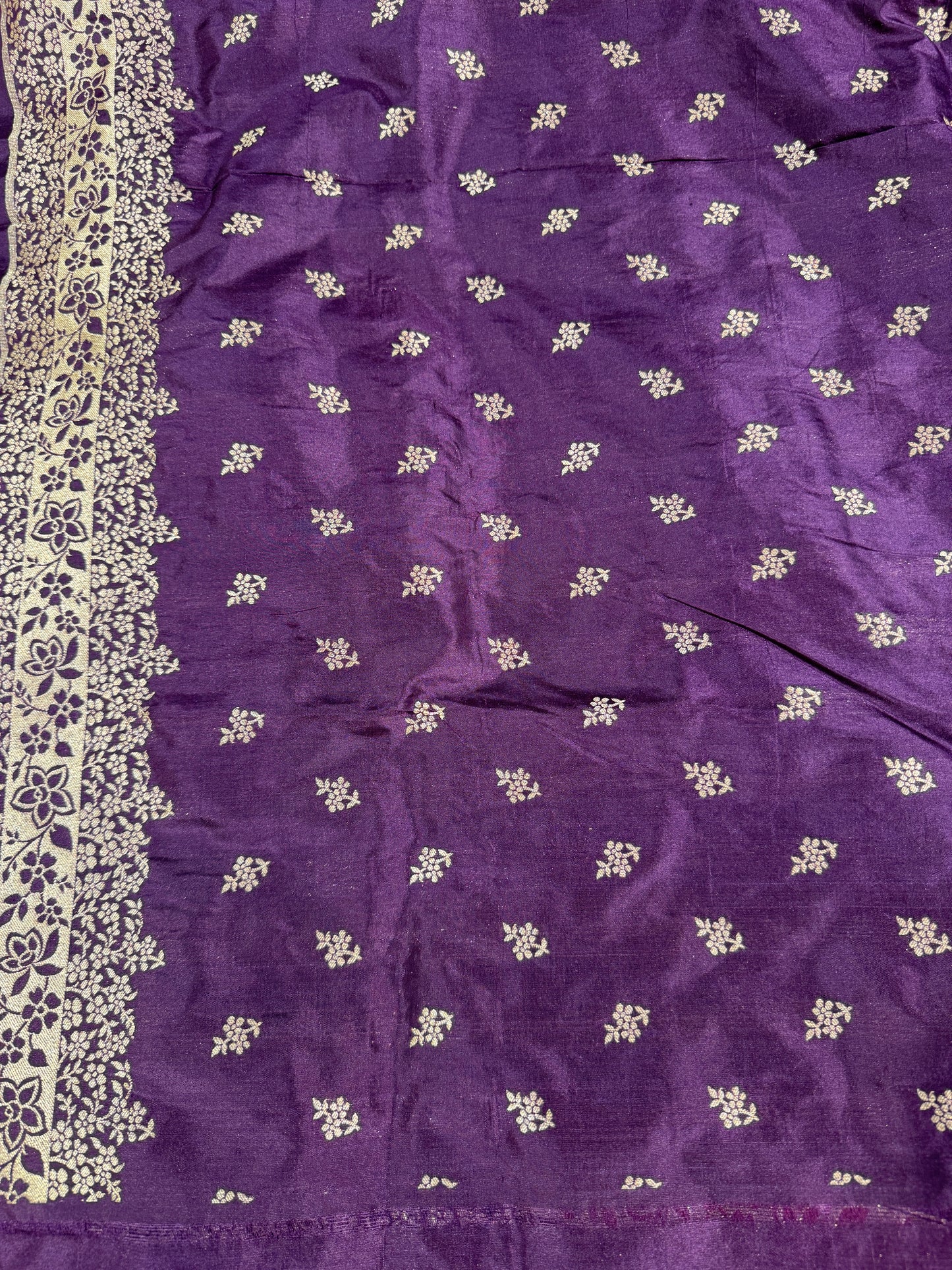 Magenta with Red Butas Pure Katan Silk Handloom Banarasi Saree by Shades Of Benares - banarasi - banarasi saree shop - banarasi saree manufacturers - banarasi saree wholesale - banaraasi sarees