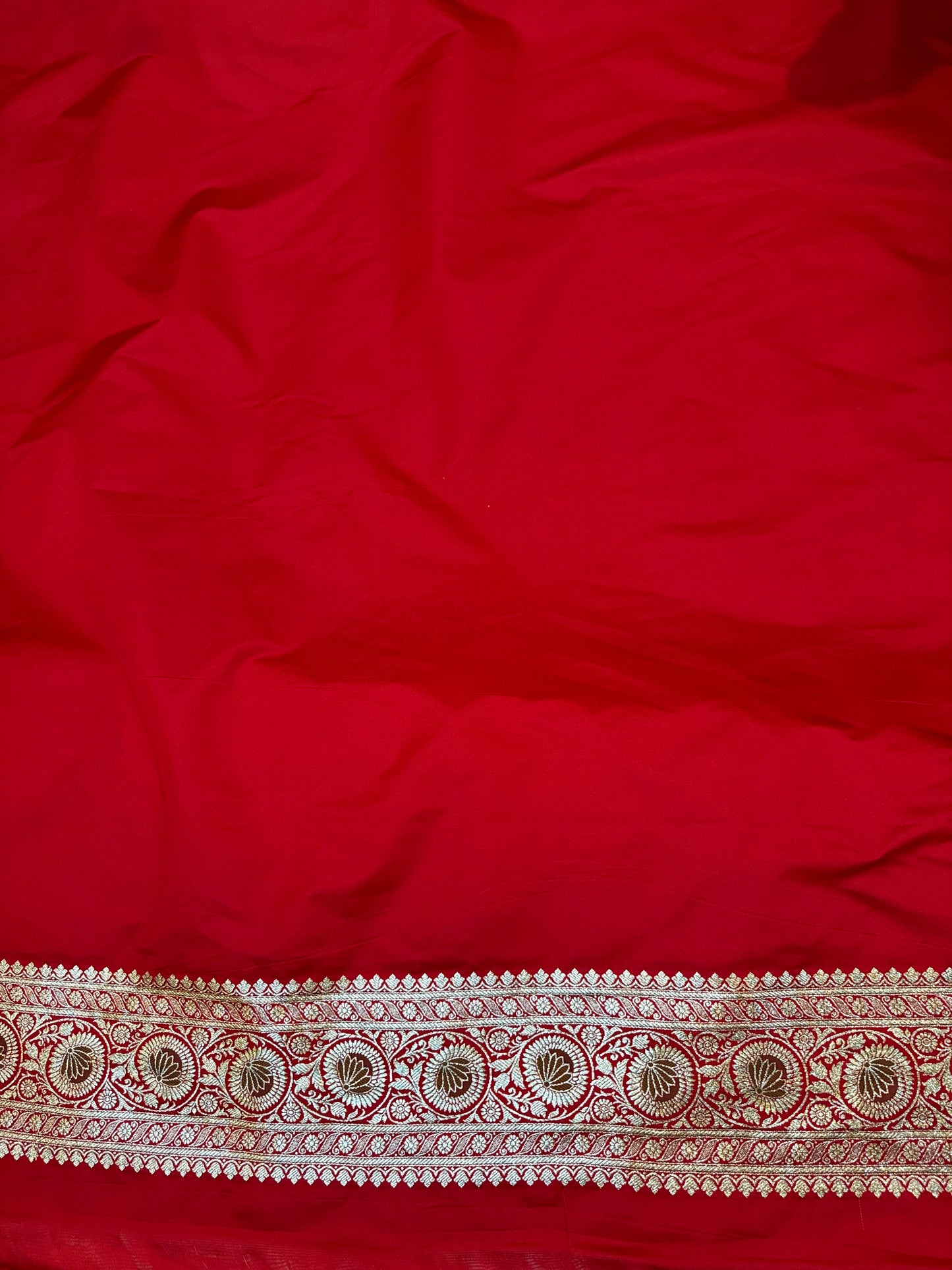 Red Pure Silk Handloom Banarasi Saree with Minakari Jaal Work by Shades Of Benares - banarasi - banarasi saree shop - banarasi saree manufacturers - banarasi saree wholesale - banaraasi sarees