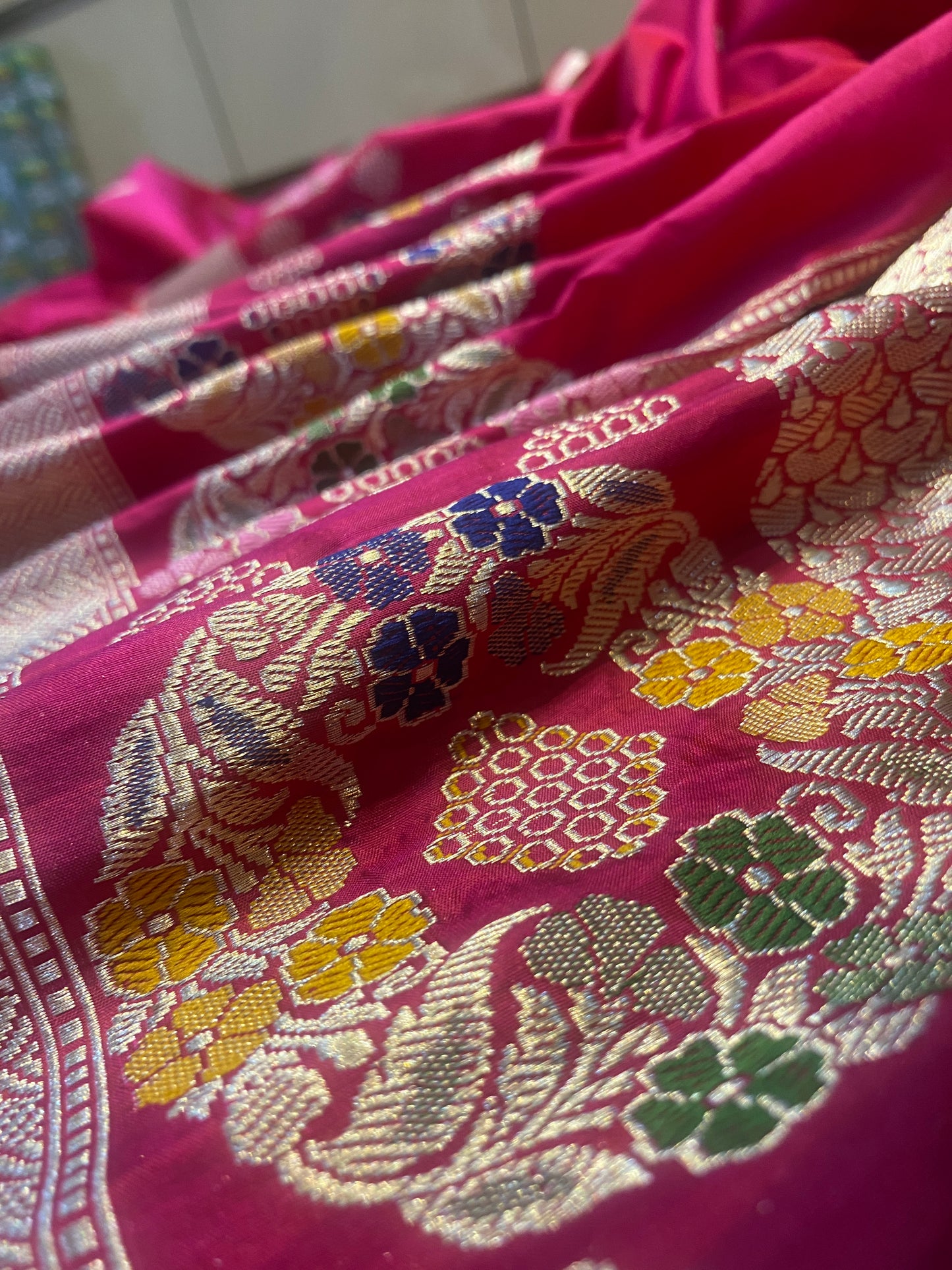 Rani Pink Kadhwa Buti Pure Silk Banarasi Saree by Shades Of Benares - banarasi - banarasi saree shop - banarasi saree manufacturers - banarasi saree wholesale - banaraasi sarees