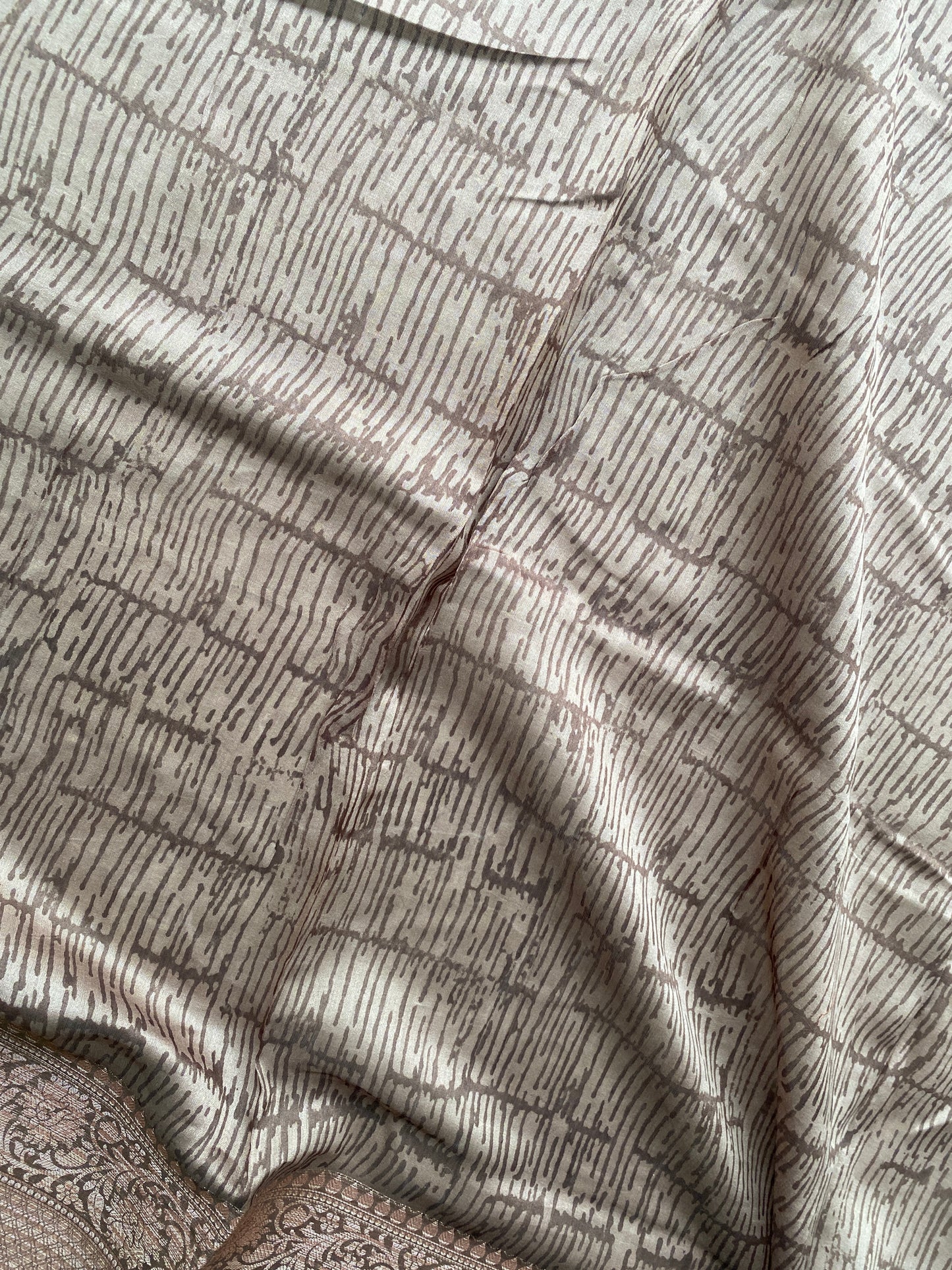 Green Pure Chanderi Hand Printed Banarasi Saree With Floral Motifs by Shades Of Benares - banarasi - banarasi saree shop - banarasi saree manufacturers - banarasi saree wholesale - banaraasi sarees