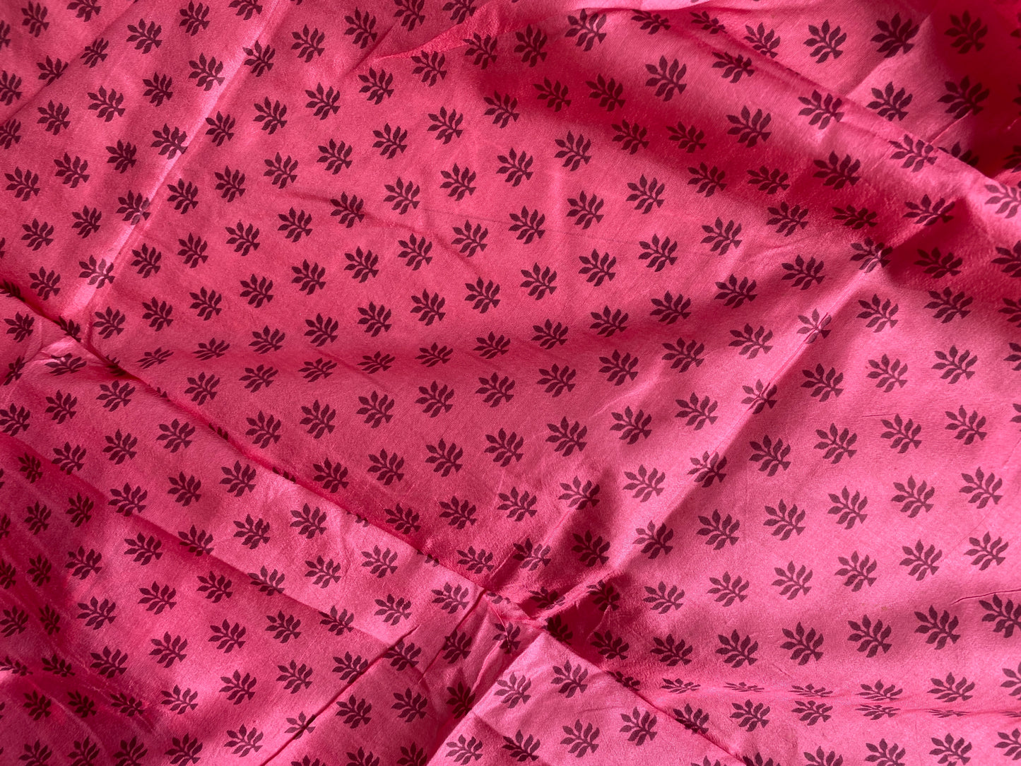 Fine Maroon Pure Silk Banarasi Saree With Floral Digital Print by Shades Of Banaras - banarasi - banarasi saree shop - banarasi saree manufacturers - banarasi saree wholesale - banaraasi sarees