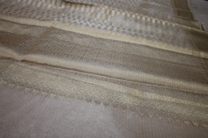 Shades of Benares presents an elegant Beige Pure Tissue Silk Handloom Banarasi Sari.