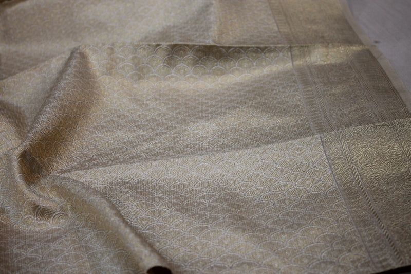 Off-White Pure Tissue Silk Sari: A timeless elegance crafted by shades of Benares.