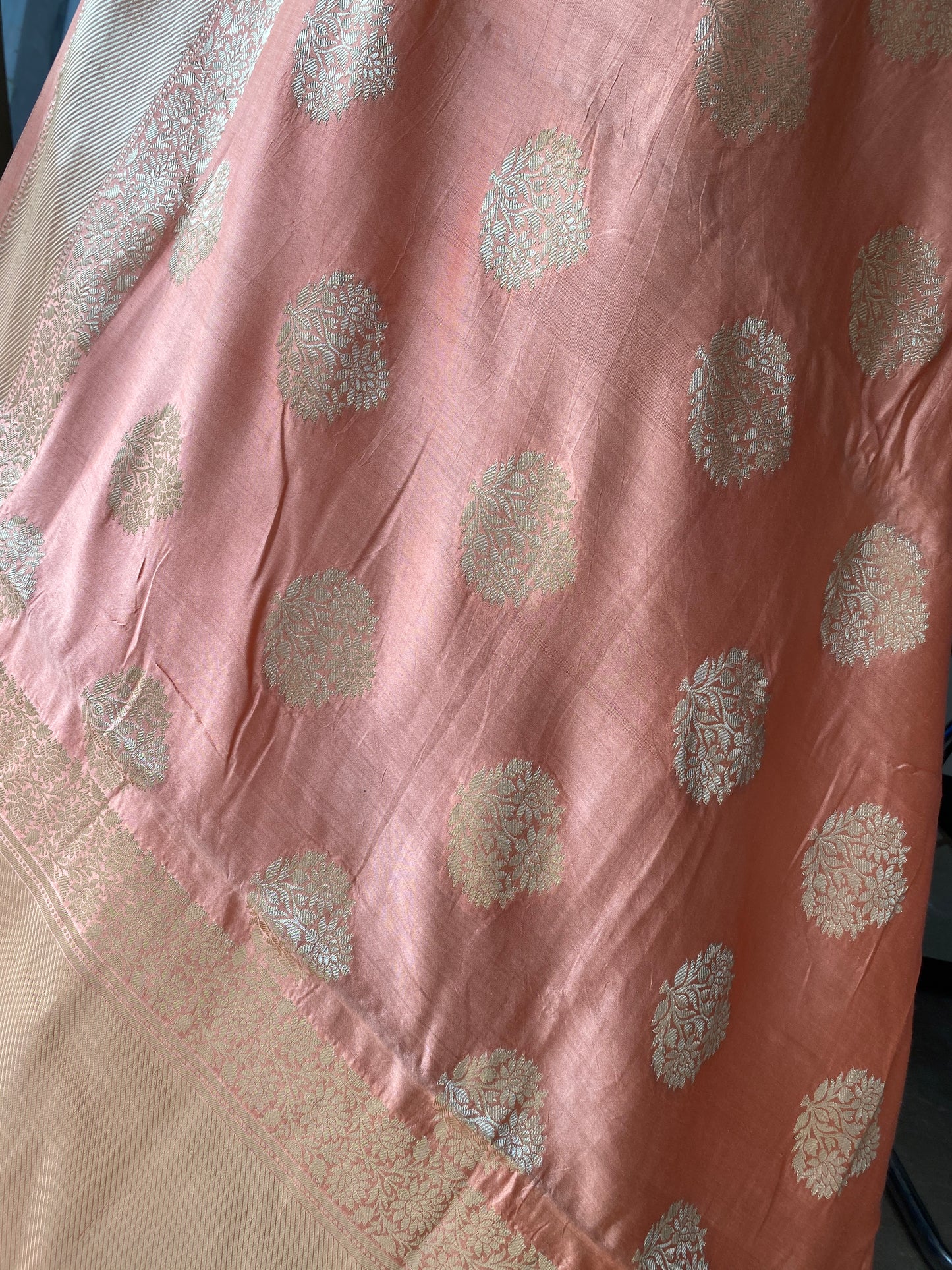 Peach Pure Chiniya Moonga Silk Handloom Banarasi Saree by Shades Of Banaras - banarasi - banarasi saree shop - banarasi saree manufacturers - banarasi saree wholesale - banaraasi sarees