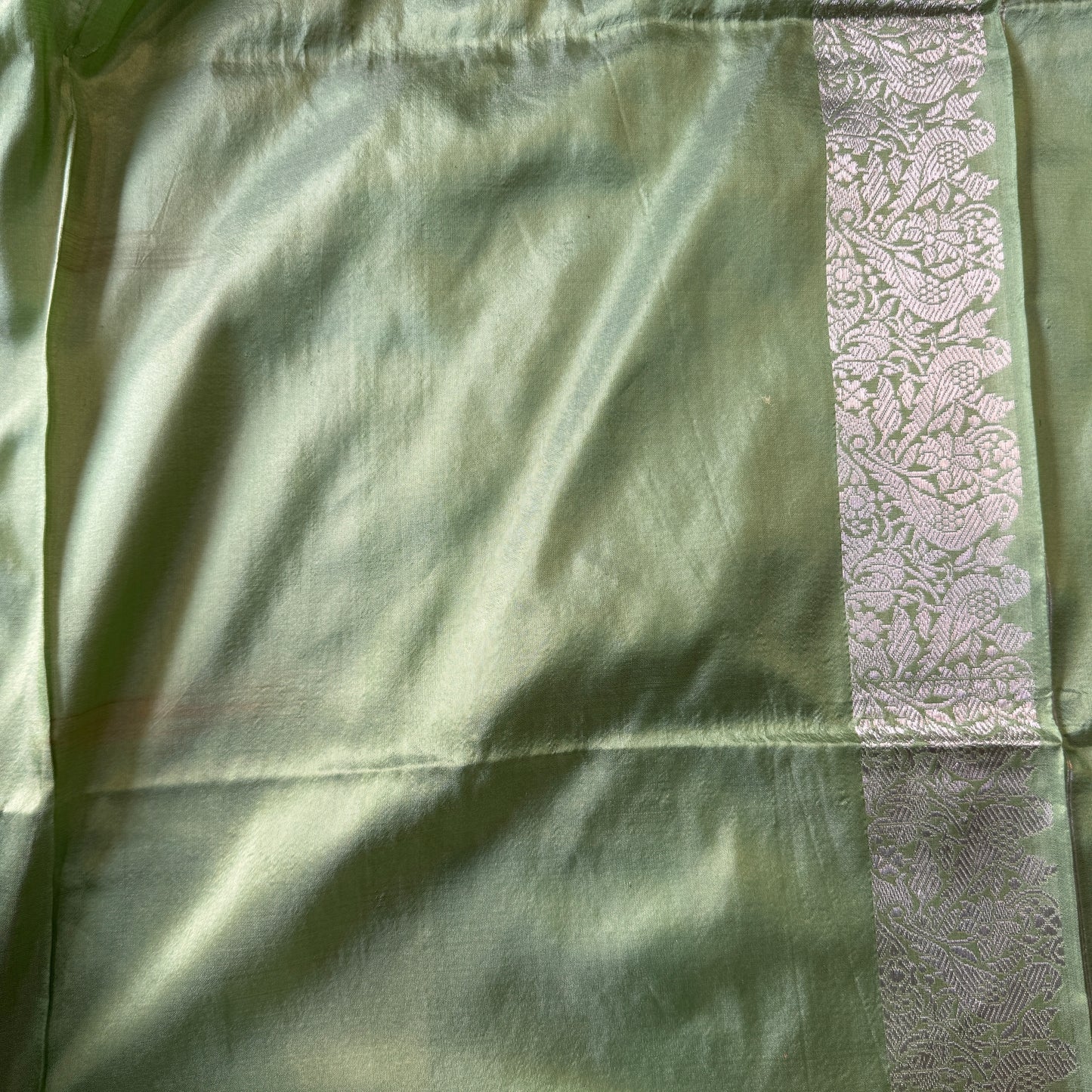 Pastel Green Shikargaah Luxe Couture – Kadhua Pure Silk Banarasi Saree by Shades Of Banaras - banarasi - banarasi saree shop - banarasi saree manufacturers - banarasi saree wholesale - banaraasi sarees - banarasi sari - banarasi saris