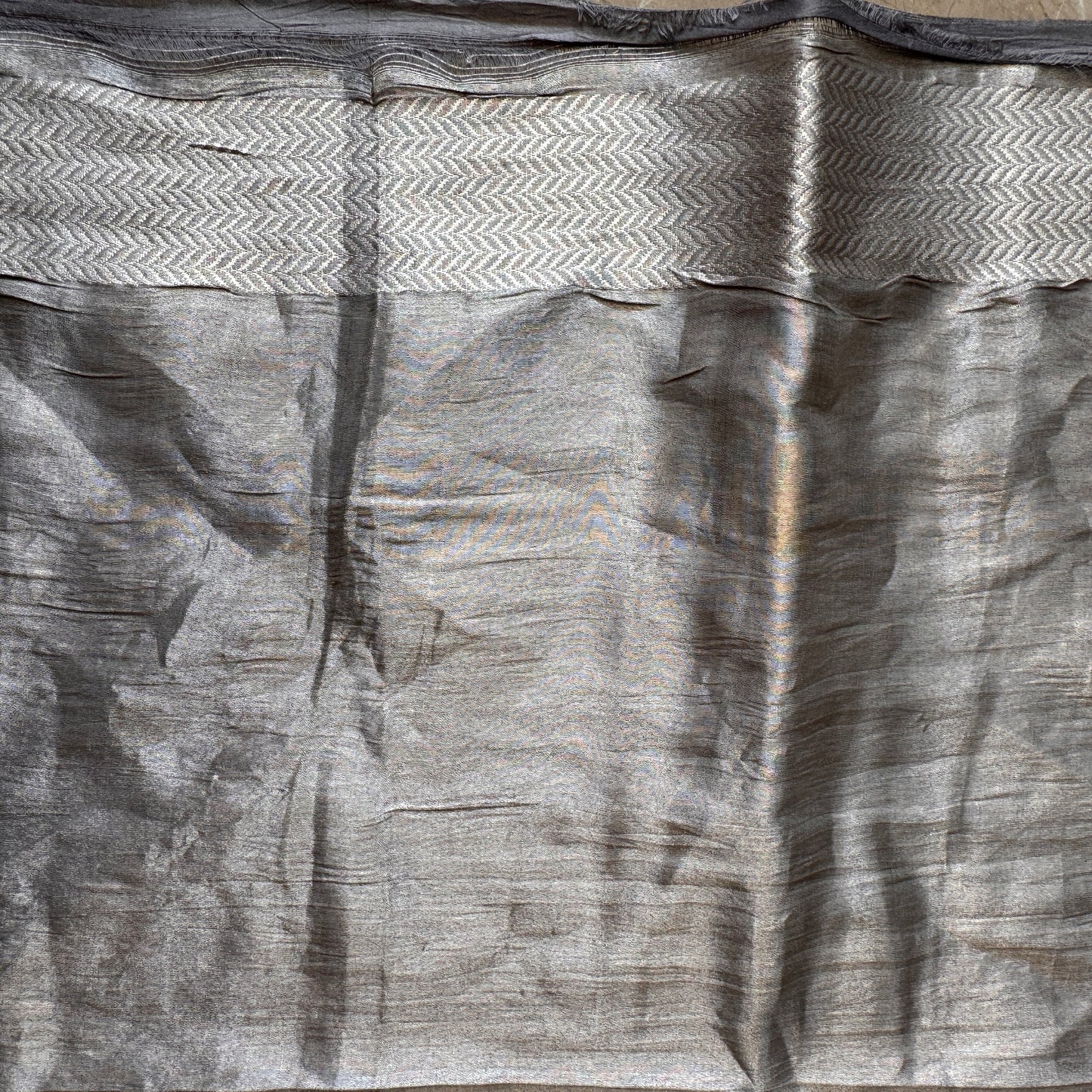 Silver Grey Pure Silk Handloom Kadhua Shikaargaah Couture Banarasi Saree by Shades Of Banaras - banarasi - banarasi saree shop - banarasi saree manufacturers - banarasi saree wholesale - banaraasi sarees - banarasi sari - banarasi saris