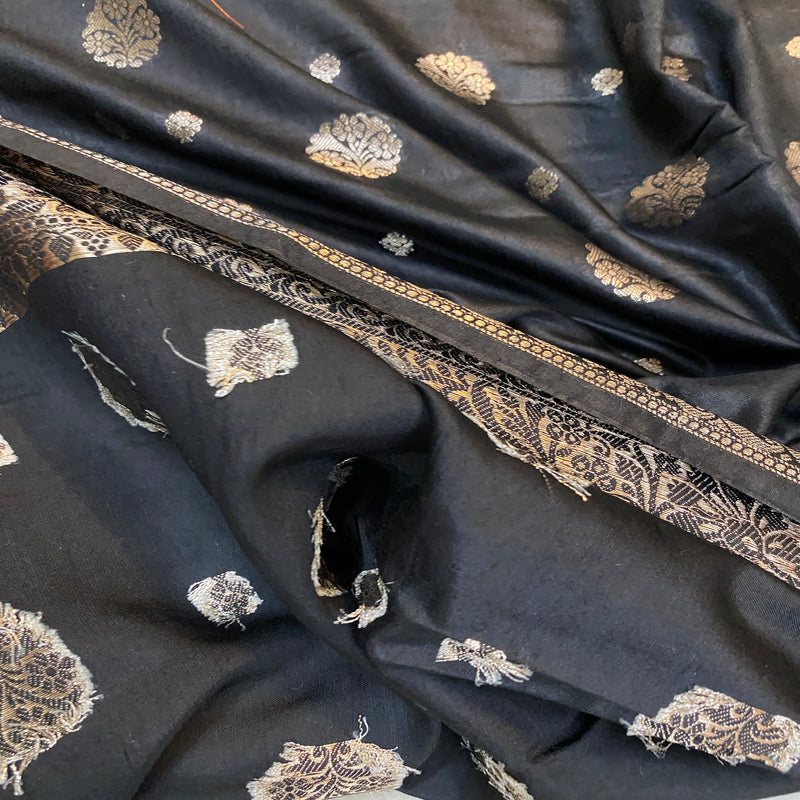 Attitude black handloom crepe Banarasi silk saree – a bold statement for formal events. Shop now and showcase your confidence and craftsmanship