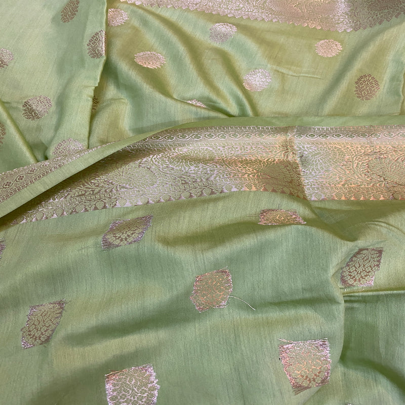 Pastel green handloom crepe Banarasi silk sari in elegant design, delicately crafted with precision, featuring subtle motifs. A sophisticated choice for celebrations, formal gatherings, or daytime events.