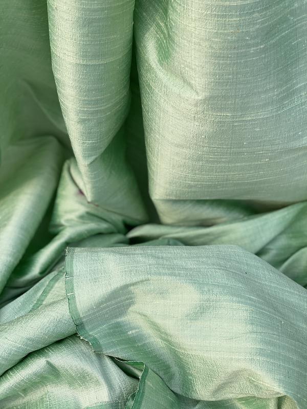 Banarasi Raw Silk Handloom Khaddi Fabrics Online (AM11) by Shades Of Benares - banarasi - banarasi saree shop - banarasi saree manufacturers - banarasi saree wholesale - banaraasi sarees