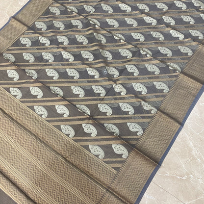 Misty Charm — Subtle Grey Pure Cotton Kota Check Banarasi Saree with Brocade Blouse by Shades Of Banaras - banarasi - banarasi saree shop - banarasi saree manufacturers - banarasi saree wholesale - banaraasi sarees