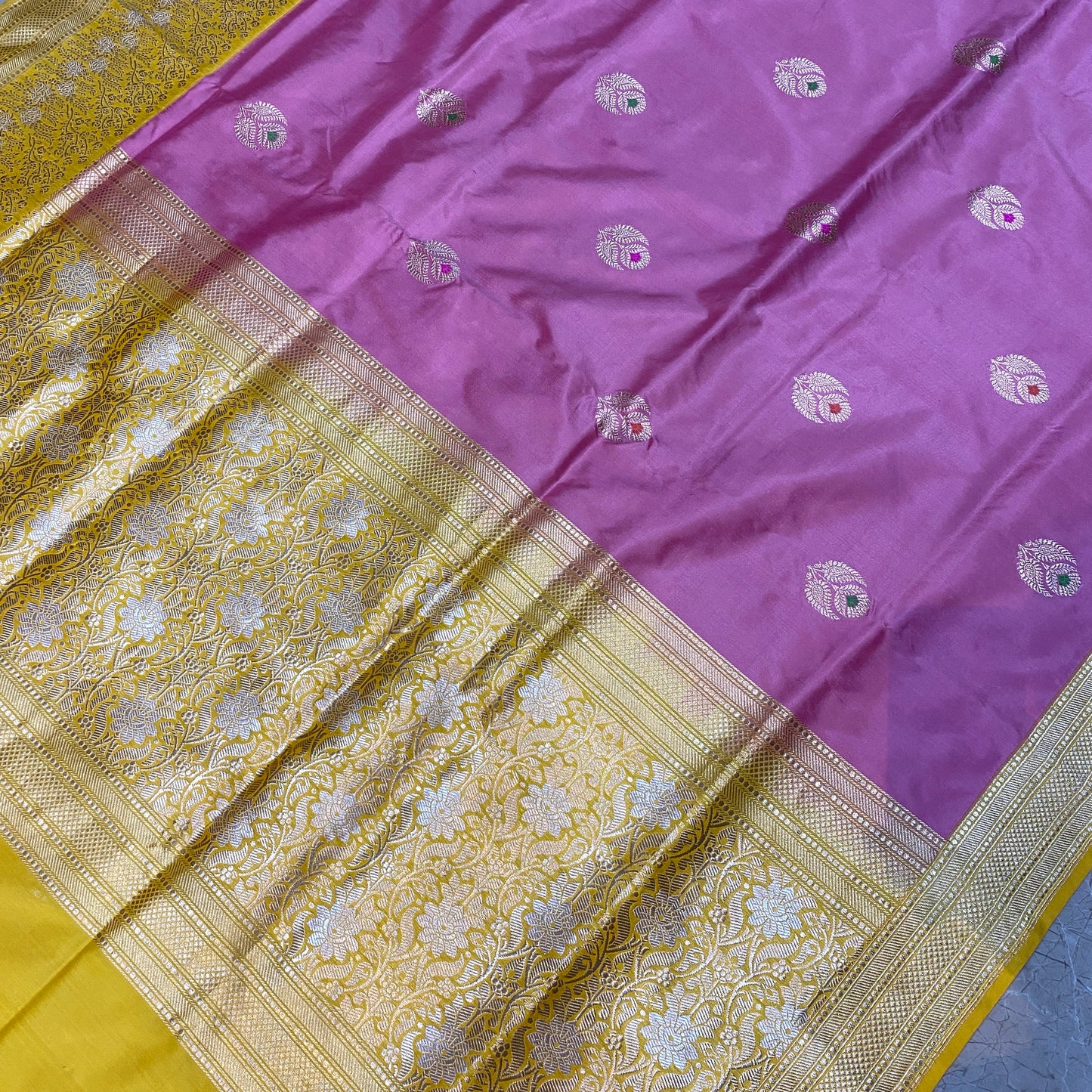 Gulabi Noor — Pink Pure Silk Banarasi Saree with Contrast Yellow Border & Kadhua Minakari Weave by Shades Of Banaras - banarasi - banarasi saree shop - banarasi saree manufacturers - banarasi saree wholesale - banaraasi sarees