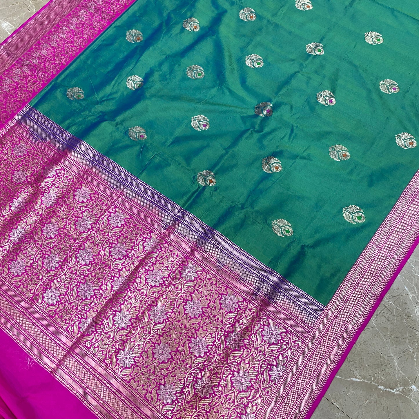 Emerald Majesty — Green Pure Silk Banarasi Saree with Contrast Pink Border & Kadhua Minakari Motifs by Shades Of Banaras - banarasi - banarasi saree shop - banarasi saree manufacturers - banarasi saree wholesale - banaraasi sarees