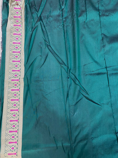 Emerald Patola Elegance — Bottle Green Pure Silk Banarasi Saree with All Over Patola Weave by Shades Of Banaras - banarasi - banarasi saree shop - banarasi saree manufacturers - banarasi saree wholesale - banaraasi sarees