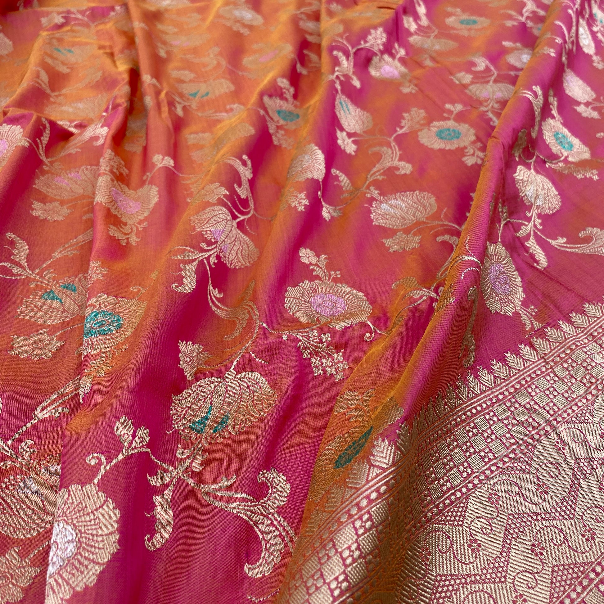 The Rose Gold Luxe: Pink Kadhiyal Minakari Jaal Pure Silk Handloom Banarasi Saree by Shades Of Banaras - banarasi - banarasi saree shop - banarasi saree manufacturers - banarasi saree wholesale - banaraasi sarees - banarasi sari - banarasi saris
