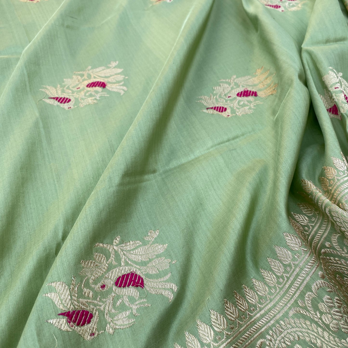 Luxe Pastel Green Pure Silk Kadhua Banarasi Saree by Shades Of Banaras - banarasi - banarasi saree shop - banarasi saree manufacturers - banarasi saree wholesale - banaraasi sarees - banarasi sari - banarasi saris