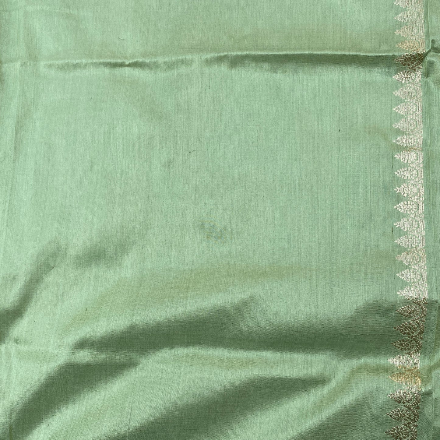 Luxe Pastel Green Pure Silk Kadhua Banarasi Saree by Shades Of Banaras - banarasi - banarasi saree shop - banarasi saree manufacturers - banarasi saree wholesale - banaraasi sarees - banarasi sari - banarasi saris