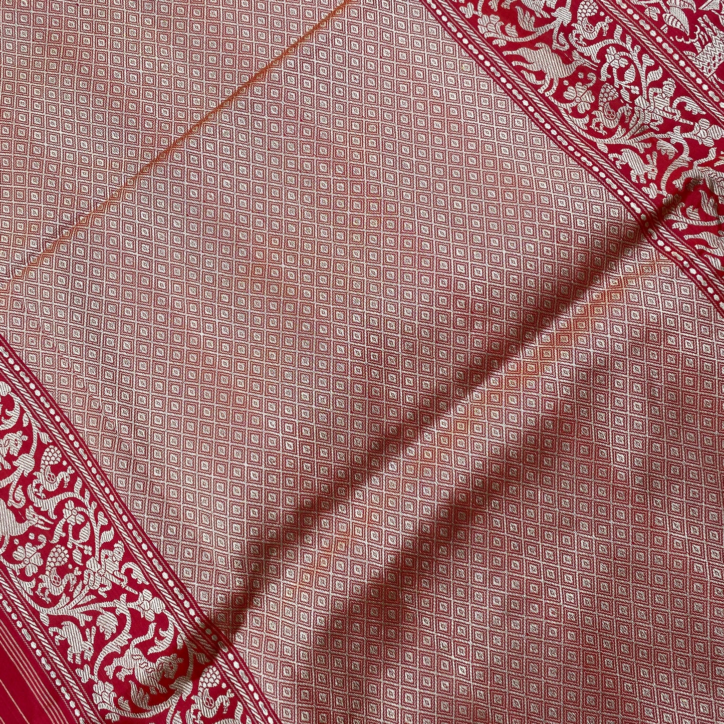 Luxe Heritage: The Crimson Shikaargaah Couture Pure Silk Banarasi Saree by Shades Of Banaras - banarasi - banarasi saree shop - banarasi saree manufacturers - banarasi saree wholesale - banaraasi sarees - banarasi sari - banarasi saris