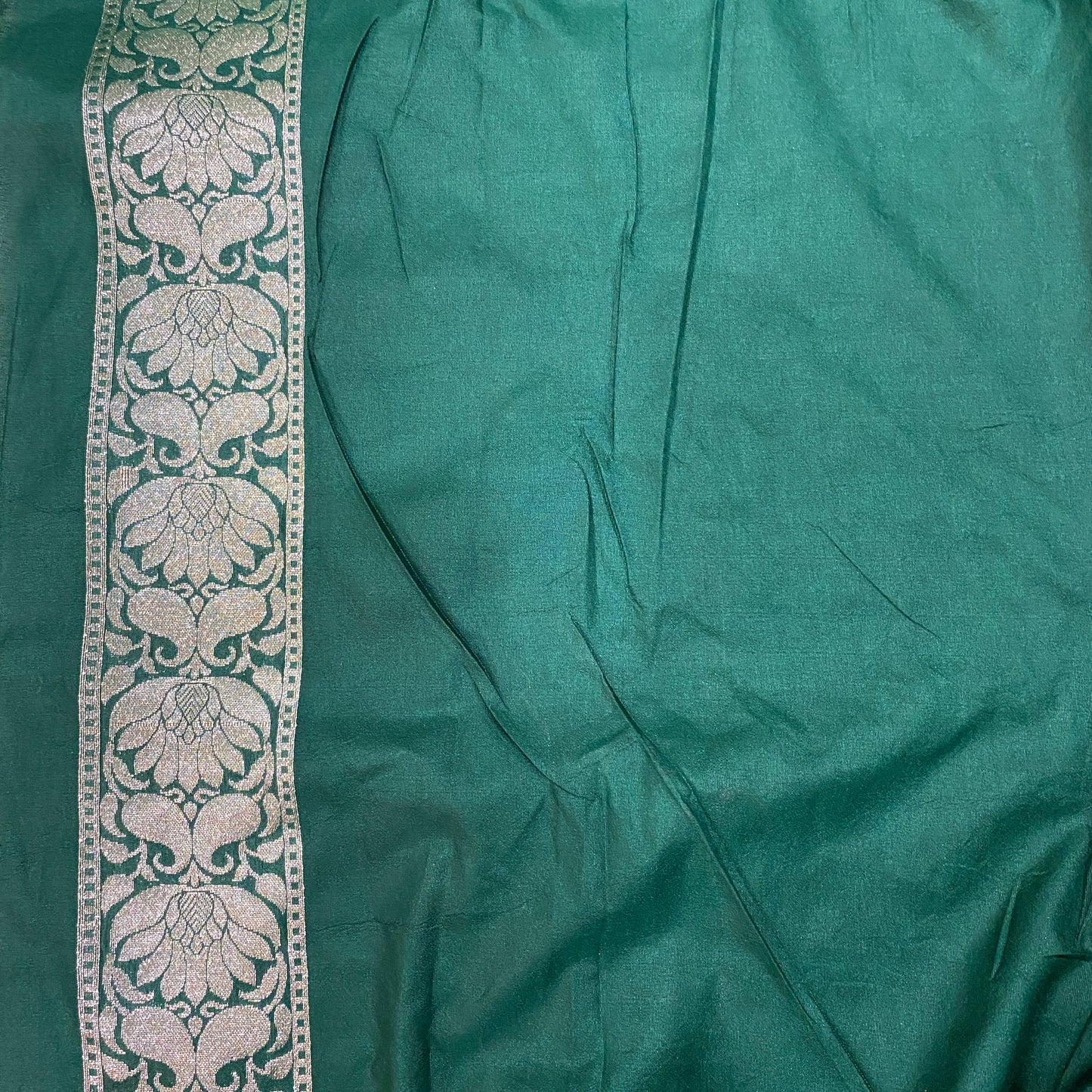 Emerald Aura: The Luxe Bottle Green Summer Silk Couture Sari by Shades Of Banaras - banarasi - banarasi saree shop - banarasi saree manufacturers - banarasi saree wholesale - banaraasi sarees - banarasi sari - banarasi saris - silk saree - silk sari - wedding saree - wedding sari - designer sari - wedding collection - gifting