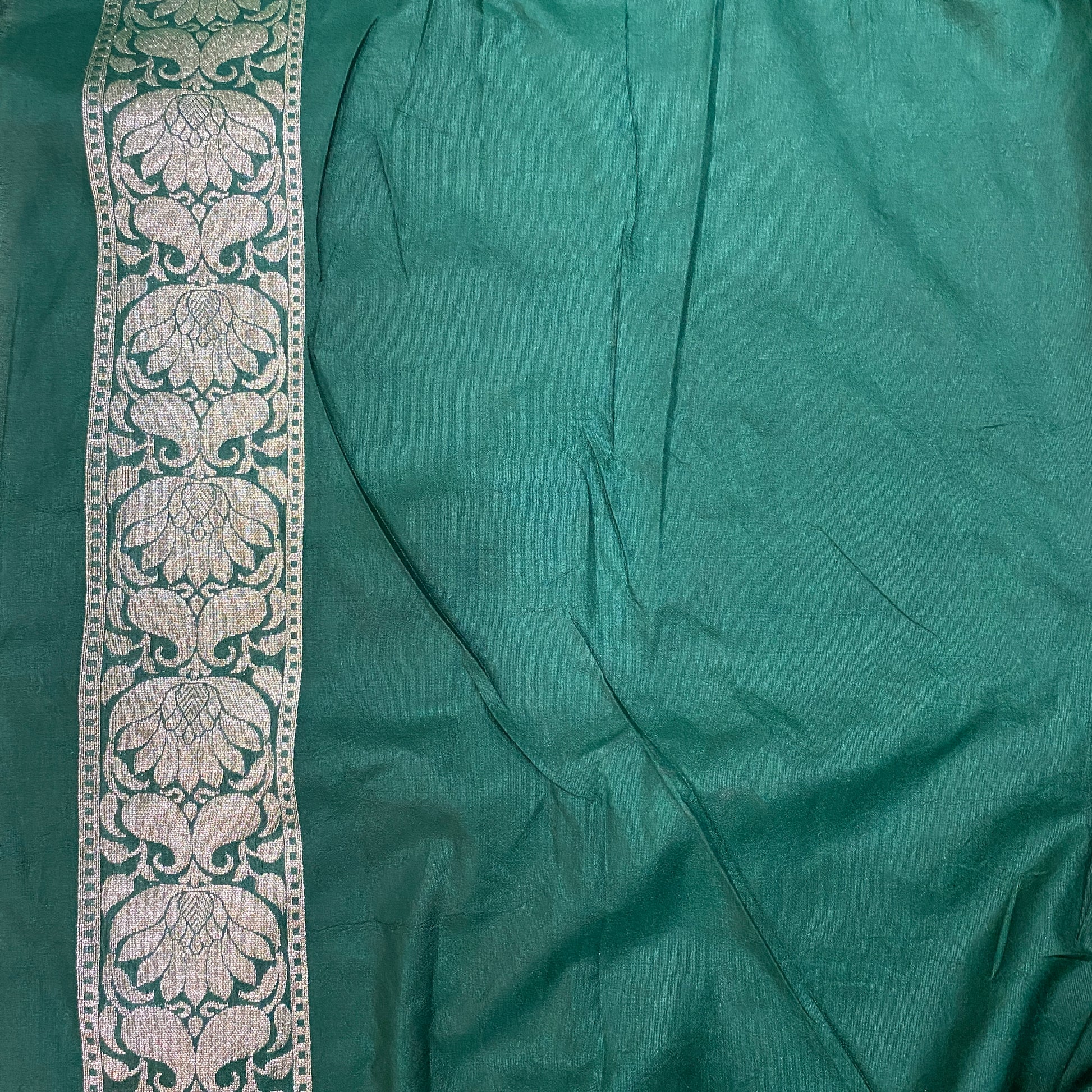 Emerald Aura: The Luxe Bottle Green Summer Silk Couture Sari by Shades Of Banaras - banarasi - banarasi saree shop - banarasi saree manufacturers - banarasi saree wholesale - banaraasi sarees - banarasi sari - banarasi saris - silk saree - silk sari - wedding saree - wedding sari - designer sari - wedding collection - gifting