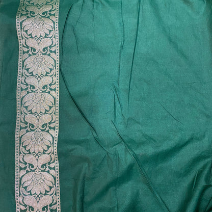 Emerald Aura: The Luxe Bottle Green Summer Silk Couture Sari by Shades Of Banaras - banarasi - banarasi saree shop - banarasi saree manufacturers - banarasi saree wholesale - banaraasi sarees - banarasi sari - banarasi saris - silk saree - silk sari - wedding saree - wedding sari - designer sari - wedding collection - gifting