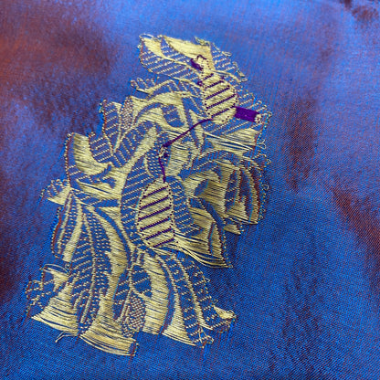 Luxe Midnight Iridescence: Handwoven Pure Silk Shikaargaah Banarasi Saree by Shades Of Banaras - banarasi - banarasi saree shop - banarasi saree manufacturers - banarasi saree wholesale - banaraasi sarees - banarasi sari - banarasi saris - silk saree - silk sari - wedding saree - wedding sari - designer sari - wedding collection - gifting