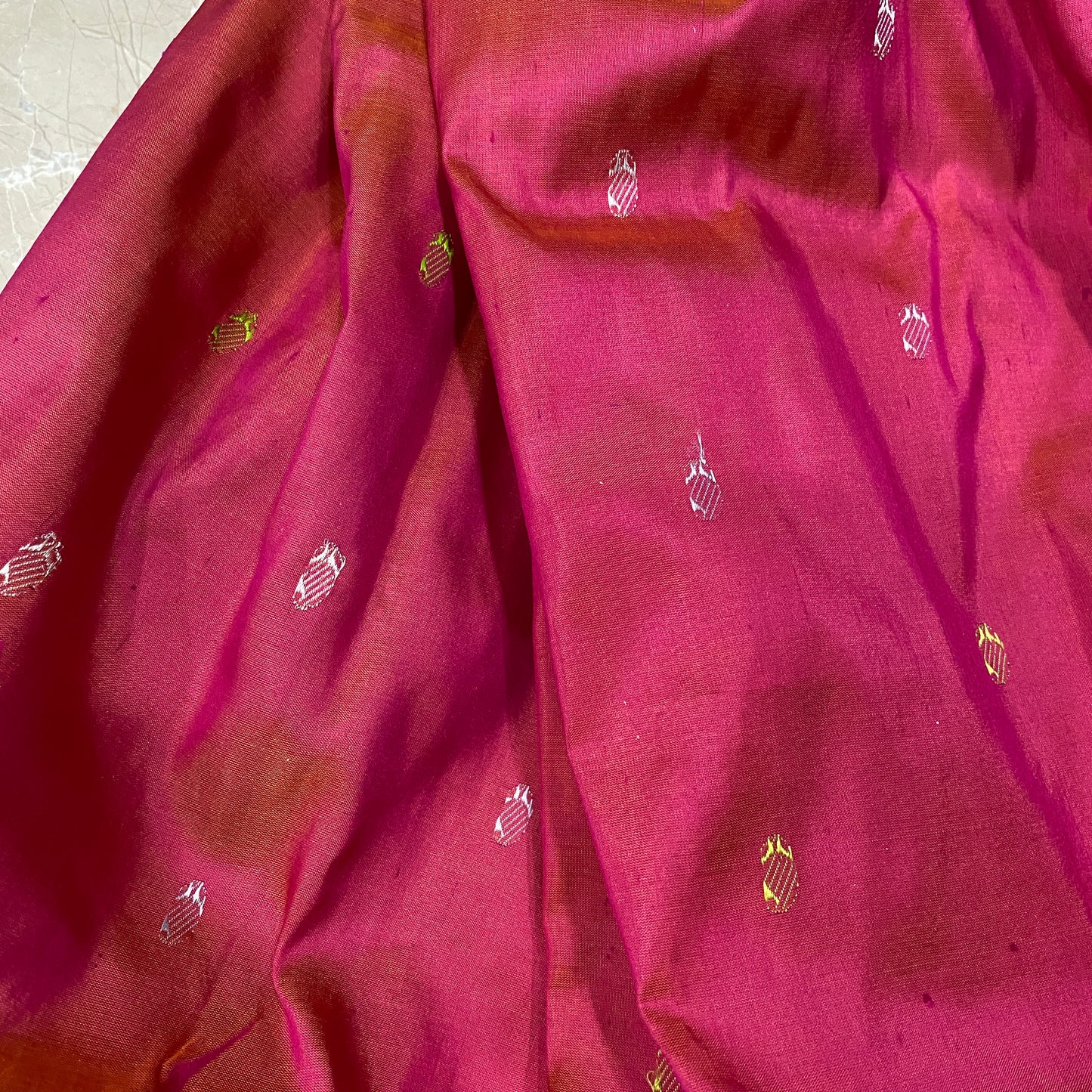 Luxe Rose-Gold Radiance: Handwoven Pure Silk Banarasi Saree by Shades Of Banaras - banarasi - banarasi saree shop - banarasi saree manufacturers - banarasi saree wholesale - banaraasi sarees - banarasi sari - banarasi saris - silk saree - silk sari - wedding saree - wedding sari - designer sari - wedding collection - gifting