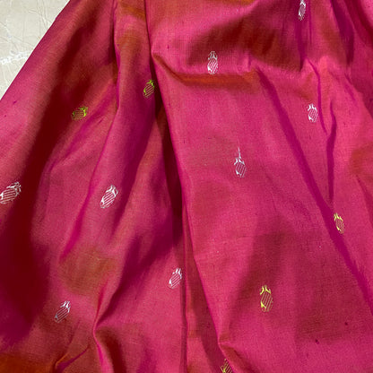 Luxe Rose-Gold Radiance: Handwoven Pure Silk Banarasi Saree by Shades Of Banaras - banarasi - banarasi saree shop - banarasi saree manufacturers - banarasi saree wholesale - banaraasi sarees - banarasi sari - banarasi saris - silk saree - silk sari - wedding saree - wedding sari - designer sari - wedding collection - gifting