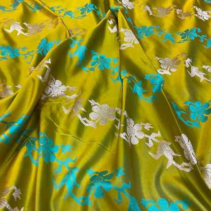 The Verdant Luxe: Emerald Striped Pure Satin Silk Banarasi Saree by Shades Of Banaras - banarasi - banarasi saree shop - banarasi saree manufacturers - banarasi saree wholesale - banaraasi sarees - banarasi sari - banarasi saris - silk saree - silk sari - wedding saree - wedding sari - designer sari - wedding collection - gifting