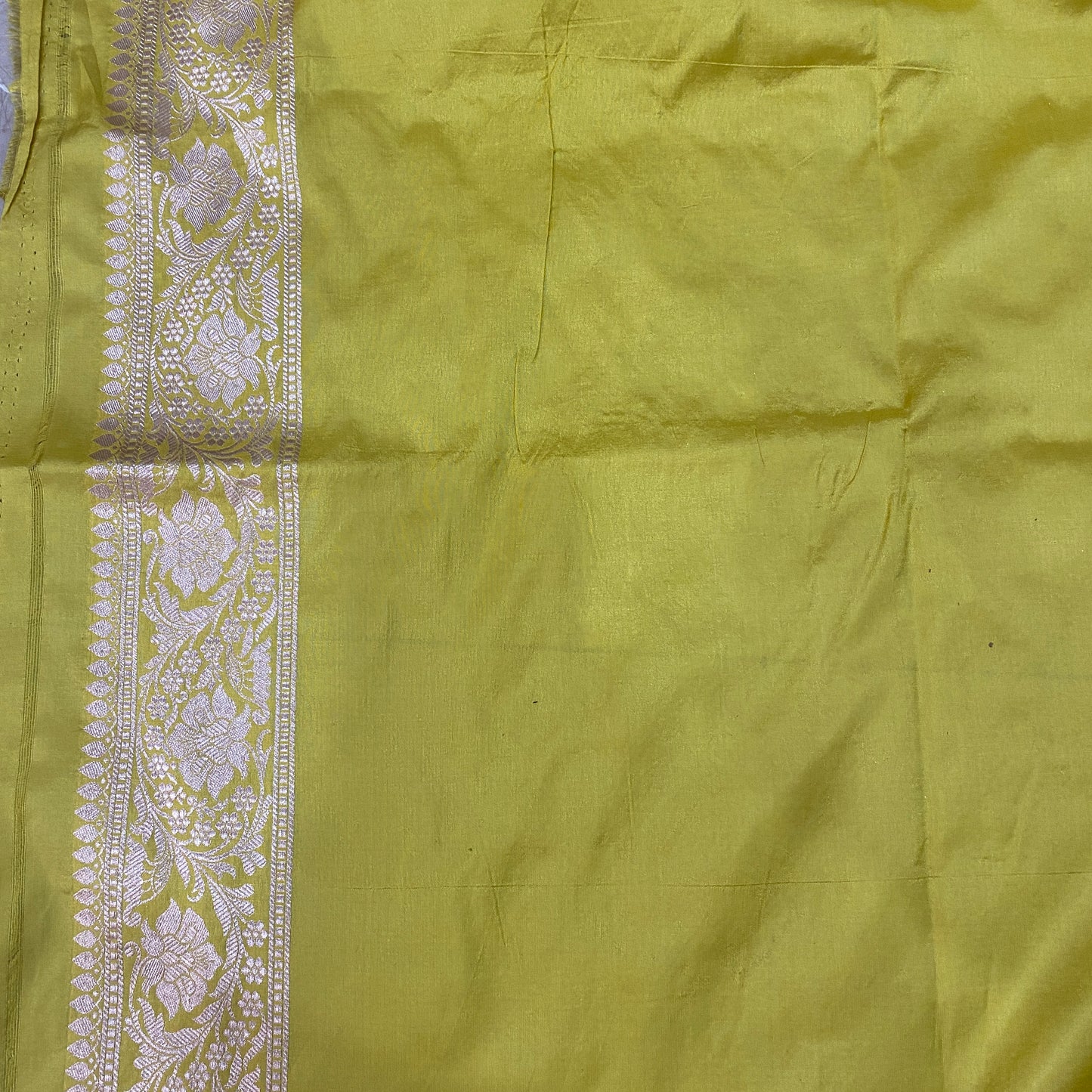 The Luxe Rangkaat Muse: Ultra-Premium Multicolor Pure Silk Banarasi Saree by Shades Of Banaras - banarasi - banarasi saree shop - banarasi saree manufacturers - banarasi saree wholesale - banaraasi sarees - banarasi sari - banarasi saris - silk saree - silk sari - wedding saree - wedding sari - designer sari - wedding collection - gifting