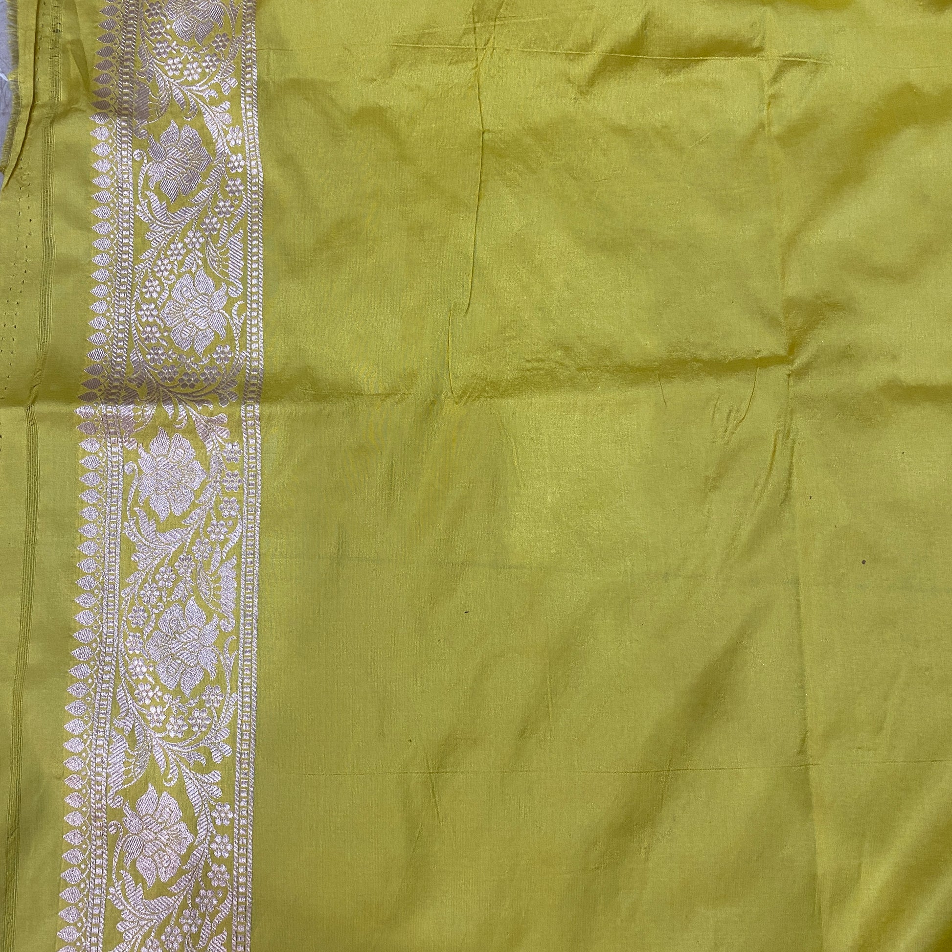 The Luxe Rangkaat Muse: Ultra-Premium Multicolor Pure Silk Banarasi Saree by Shades Of Banaras - banarasi - banarasi saree shop - banarasi saree manufacturers - banarasi saree wholesale - banaraasi sarees - banarasi sari - banarasi saris - silk saree - silk sari - wedding saree - wedding sari - designer sari - wedding collection - gifting