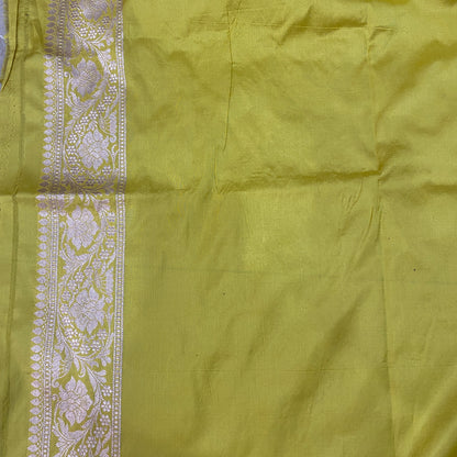 The Luxe Rangkaat Muse: Ultra-Premium Multicolor Pure Silk Banarasi Saree by Shades Of Banaras - banarasi - banarasi saree shop - banarasi saree manufacturers - banarasi saree wholesale - banaraasi sarees - banarasi sari - banarasi saris - silk saree - silk sari - wedding saree - wedding sari - designer sari - wedding collection - gifting