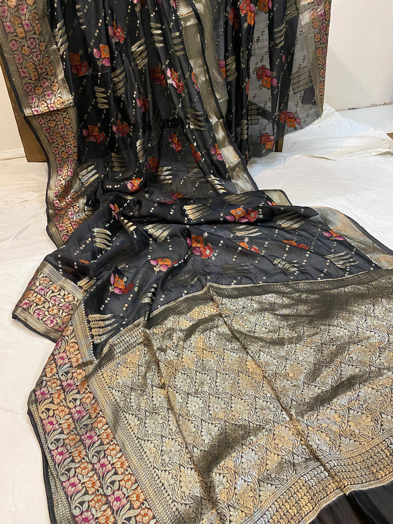 Timeless Glamour: The Classy Black Banarasi Saree