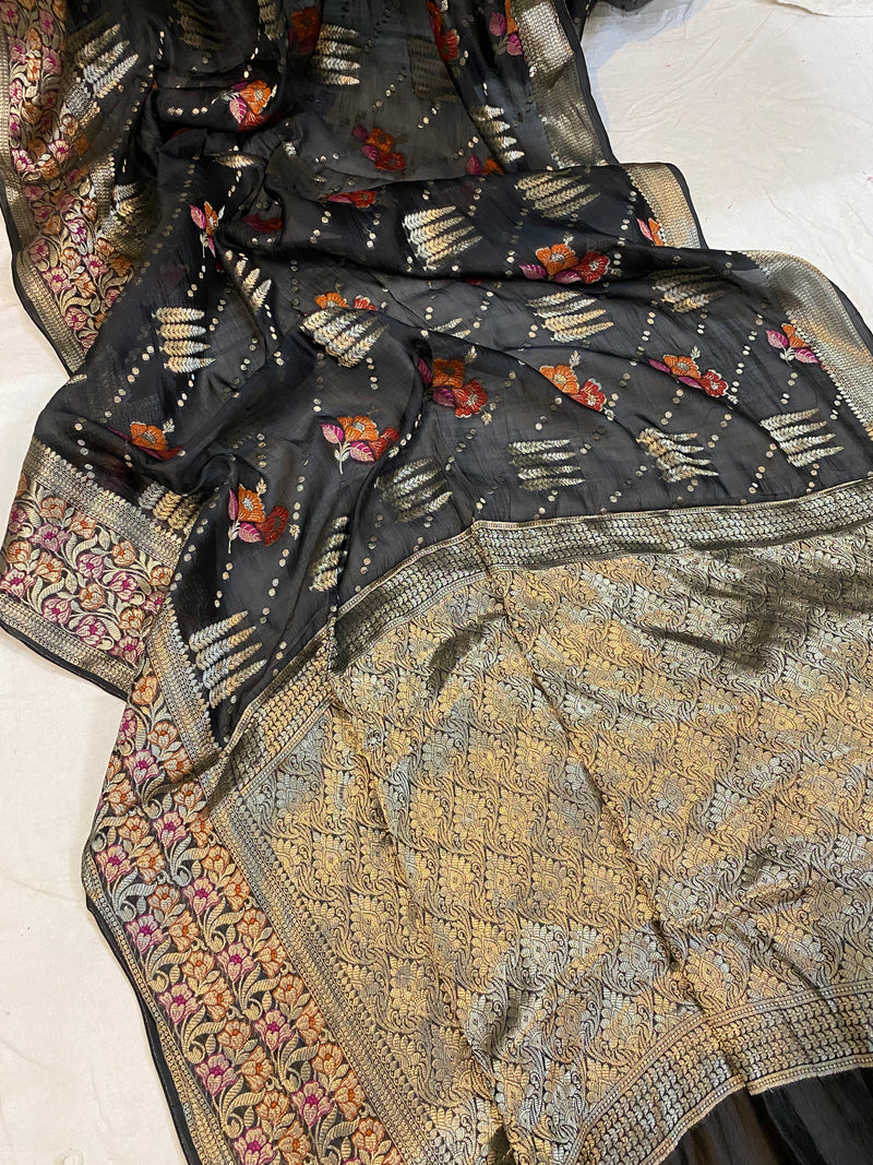 Timeless Glamour: The Classy Black Banarasi Saree