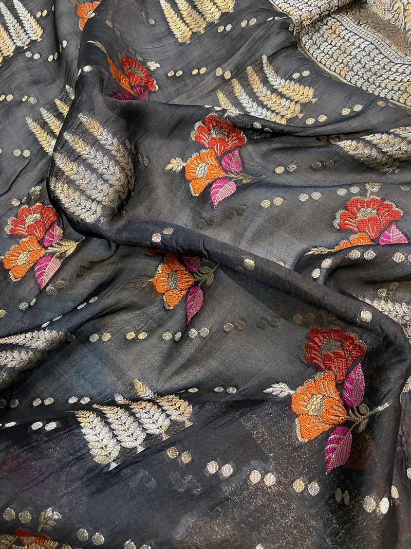 Timeless Glamour: The Classy Black Banarasi Saree