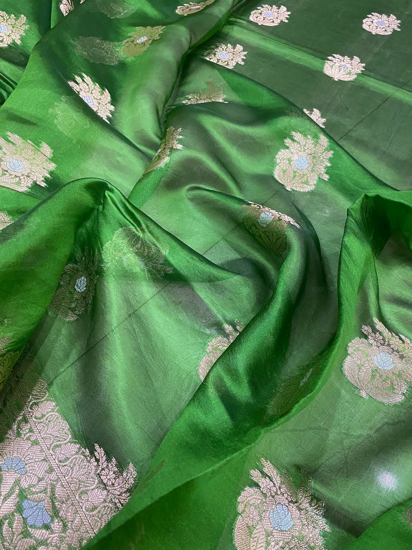 Smeraldo Lusso: Deep Emerald Green Pure Dupion Silk Banarasi Saree in Sona Rupa Buti