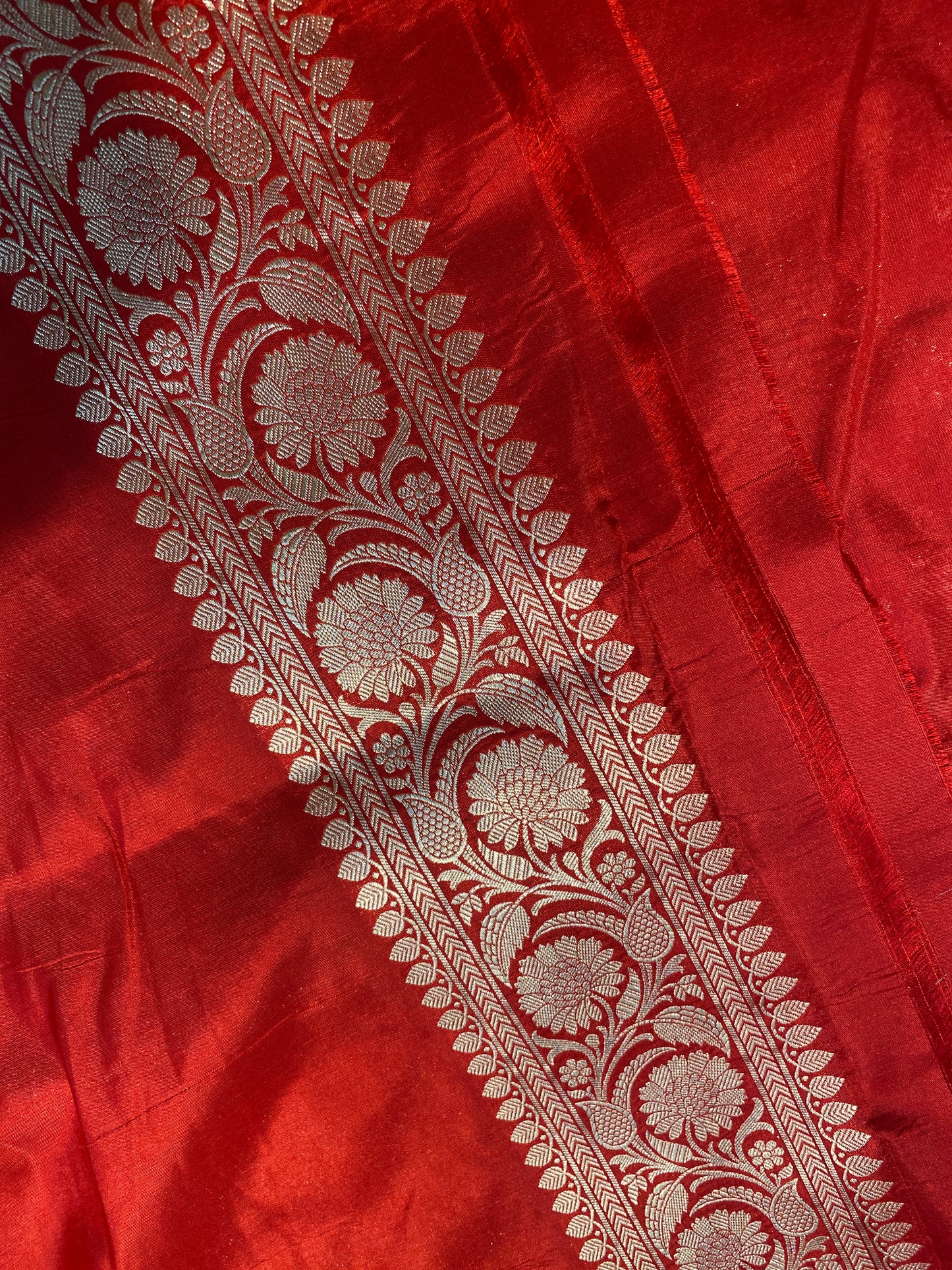 Red Pure Silk Banarasi Saree with Floral Jaal by Shades Of Benares - banarasi - banarasi saree shop - banarasi saree manufacturers - banarasi saree wholesale - banaraasi sarees