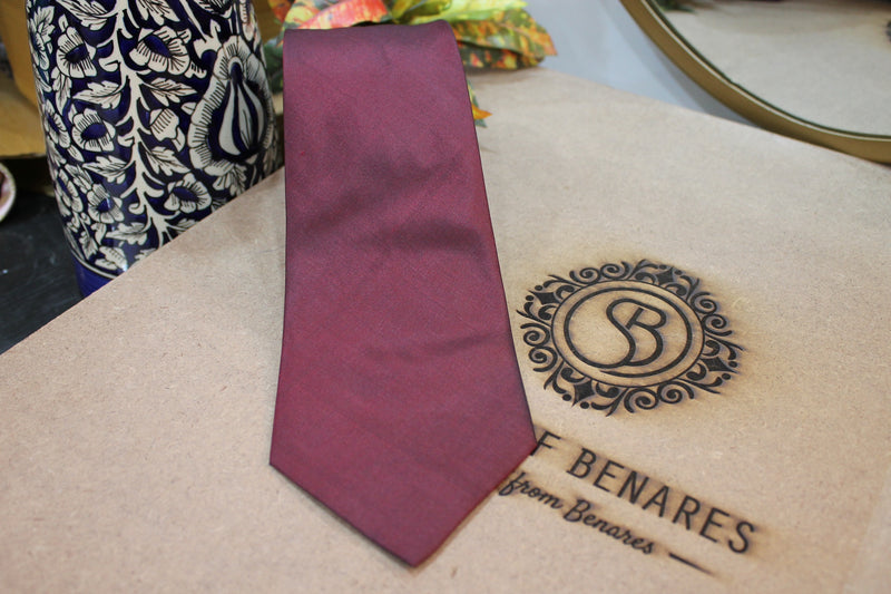Plain maroon Banarasi silk neck tie with sophisticated print by Shades of Benares.