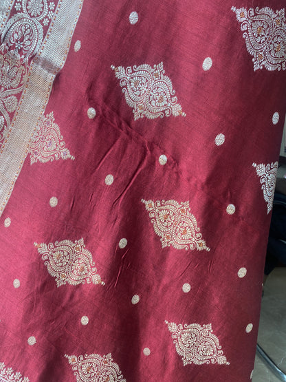 Maroon Chiniya Moonga Silk Khaddi Banarasi Saree with Motifs by Shades Of Banaras - banarasi - banarasi saree shop - banarasi saree manufacturers - banarasi saree wholesale - banaraasi sarees