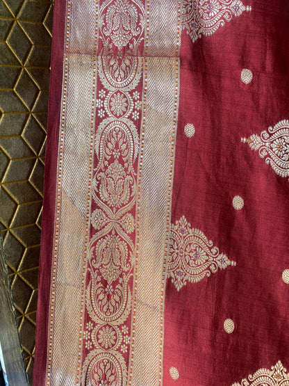 Maroon Chiniya Moonga Silk Khaddi Banarasi Saree with Motifs by Shades Of Banaras - banarasi - banarasi saree shop - banarasi saree manufacturers - banarasi saree wholesale - banaraasi sarees