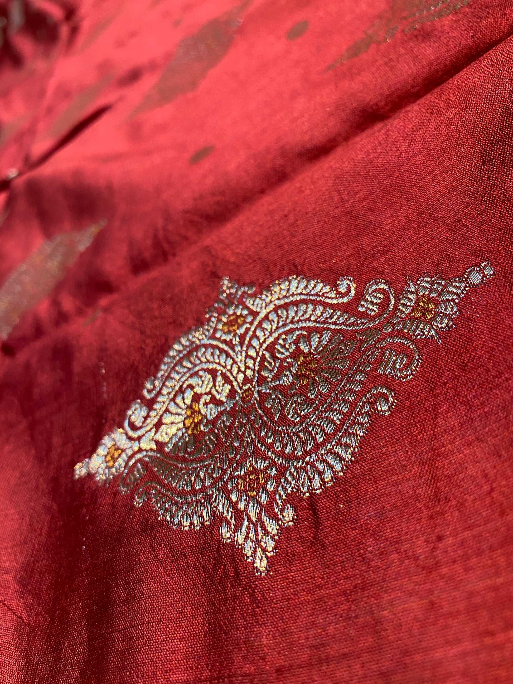 Maroon Chiniya Moonga Silk Khaddi Banarasi Saree with Motifs by Shades Of Banaras - banarasi - banarasi saree shop - banarasi saree manufacturers - banarasi saree wholesale - banaraasi sarees
