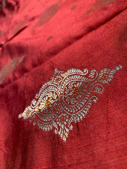 Maroon Chiniya Moonga Silk Khaddi Banarasi Saree with Motifs by Shades Of Banaras - banarasi - banarasi saree shop - banarasi saree manufacturers - banarasi saree wholesale - banaraasi sarees