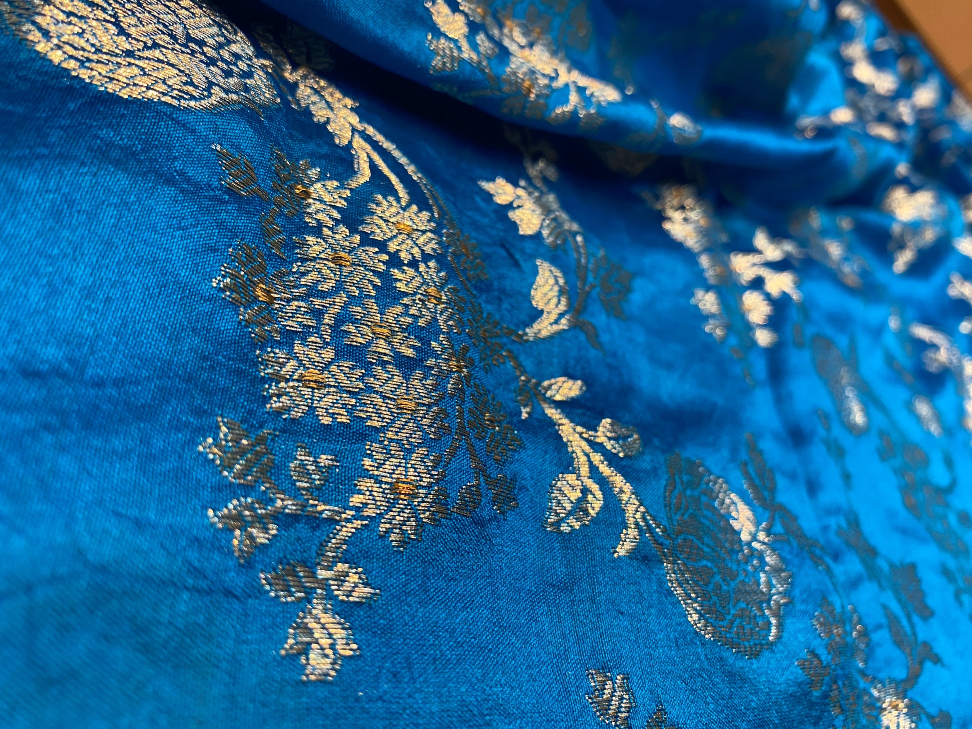 Light Blue Chiniya Moonga Silk Khaddi Banarasi Saree with Jaal by Shades Of Banaras - banarasi - banarasi saree shop - banarasi saree manufacturers - banarasi saree wholesale - banaraasi sarees